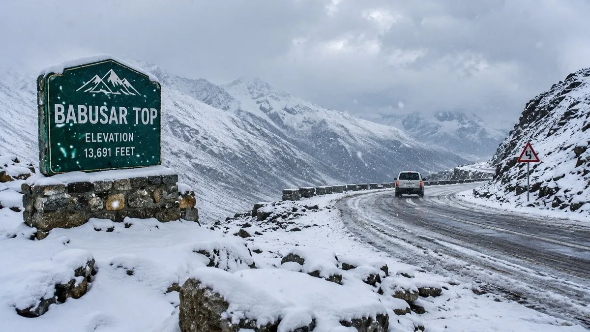 Babusar Top Route Cleared For Traffic Following Three-Day Snow Shutdown
