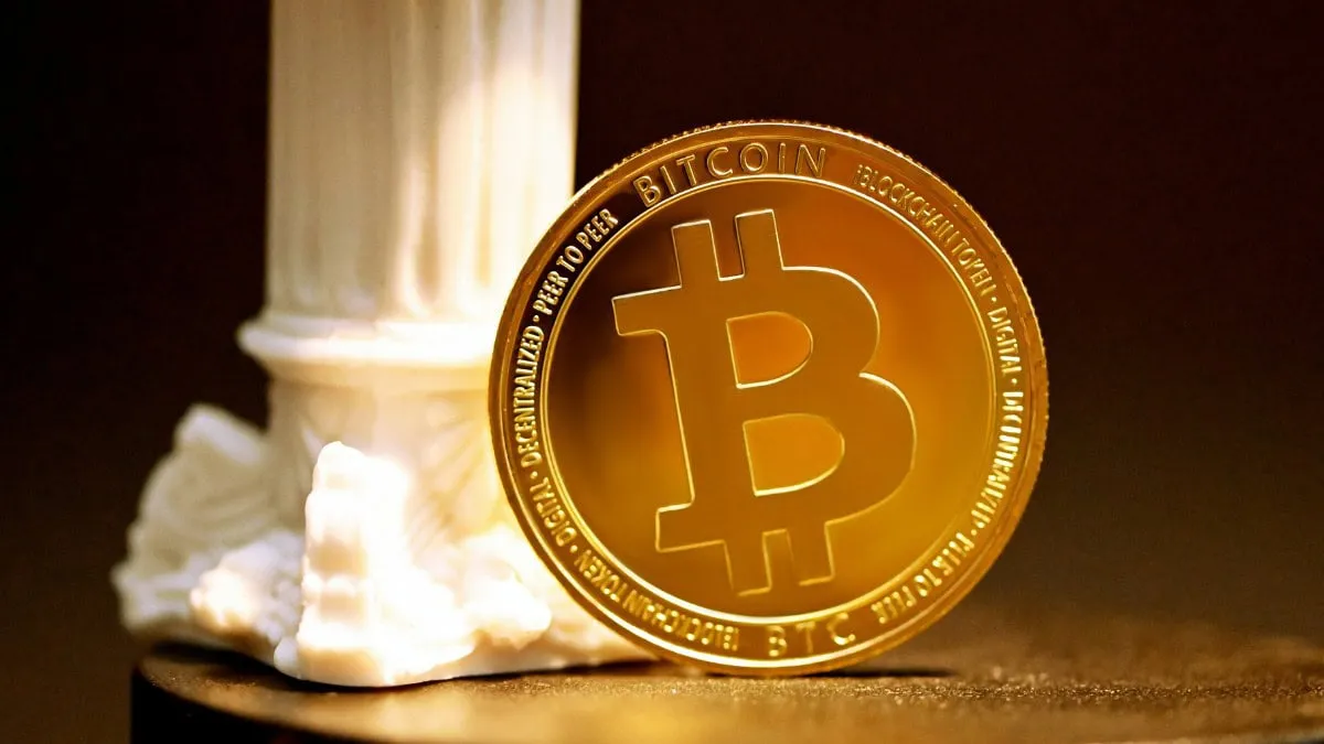 Bitcoin Holds Near $81,000 While Oil Rises Amid US-Iran Tensions