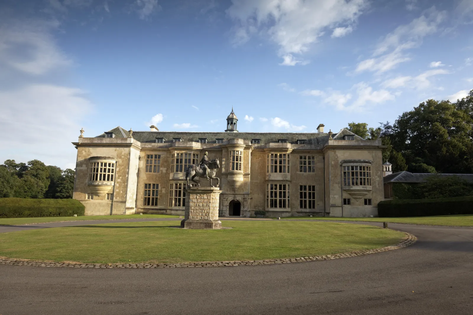 Civil Servants Spend £33k On Luxury Country House Retreat And Call It Cheap