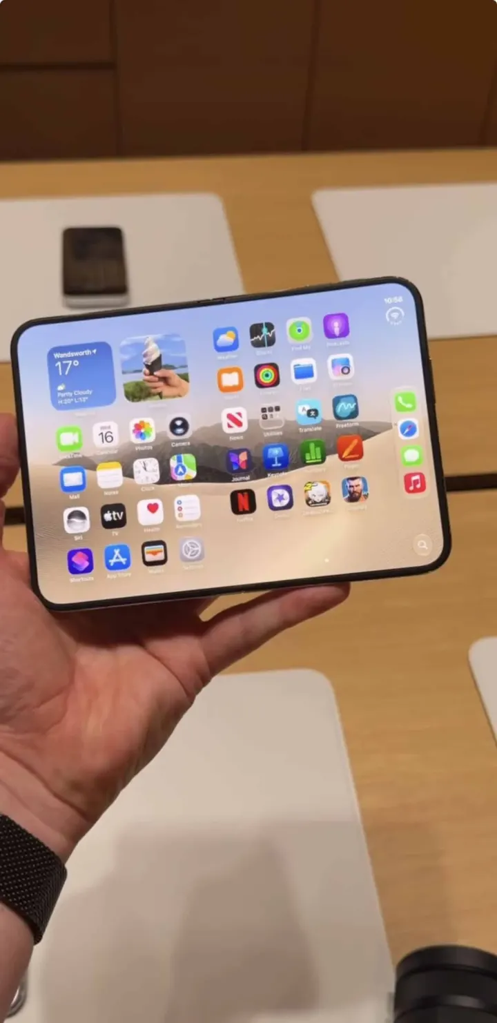 Owners Report Screen Cracks on Apple's New iPhone Duo