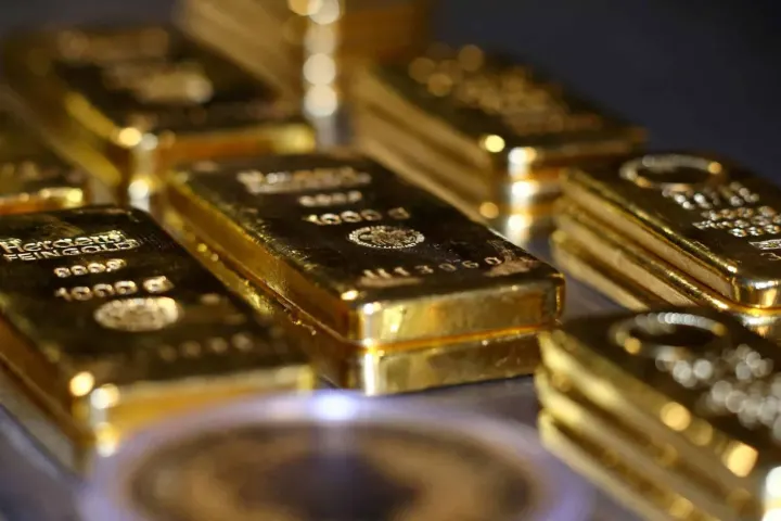 Pakistan Gold Rates Drop Below Key Threshold Amid Global Decline