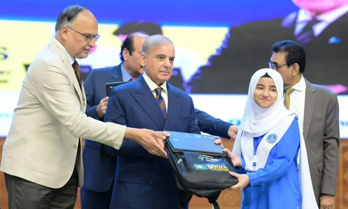 Government to Hand Out Half a Million Chromebooks and MiFi Units to Students
