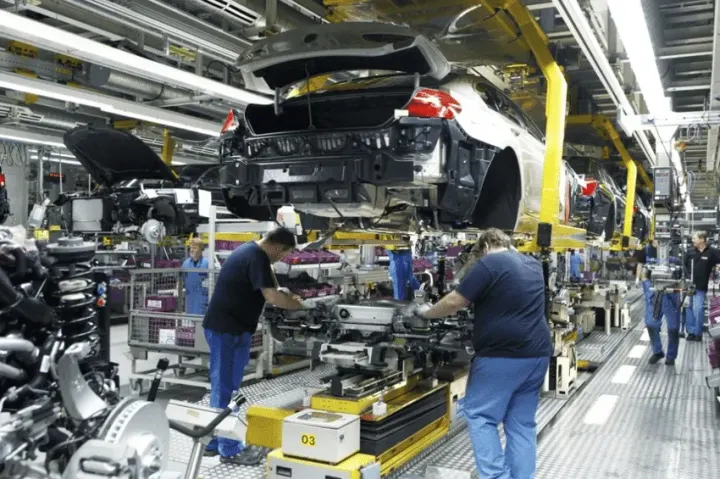 Government Plans 10% Tax on Larger Cars