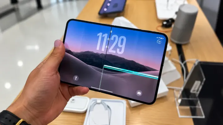iPhone Duo Users Report Screen Damage Linked to Hinge Issues