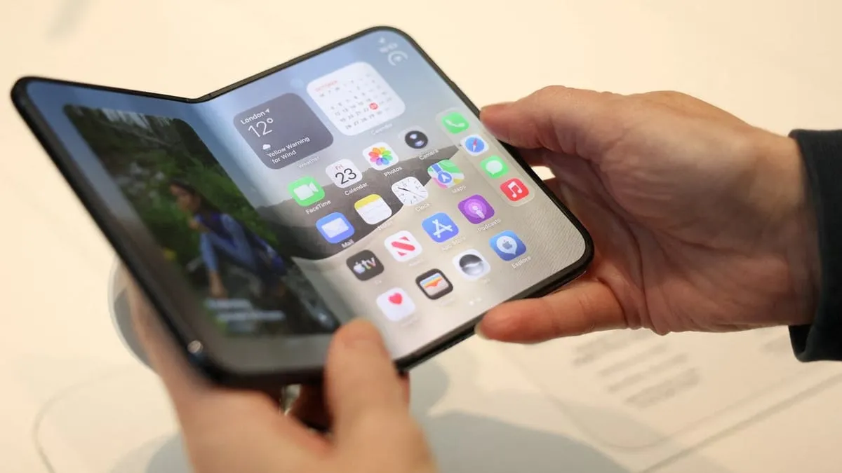 iPhone Duo Teardown Highlights Repair Simplicity and Hinge Issues