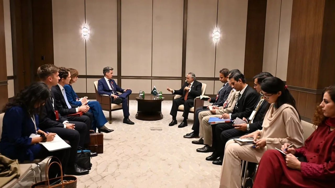 Defence Minister Asif Criticises Ed Miliband's Seating at Istanbul Meeting