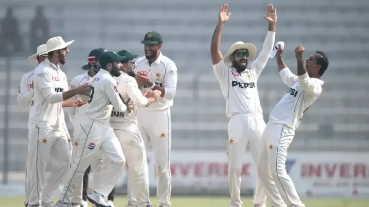 Pakistan Reaches 302 Against England After Recovery