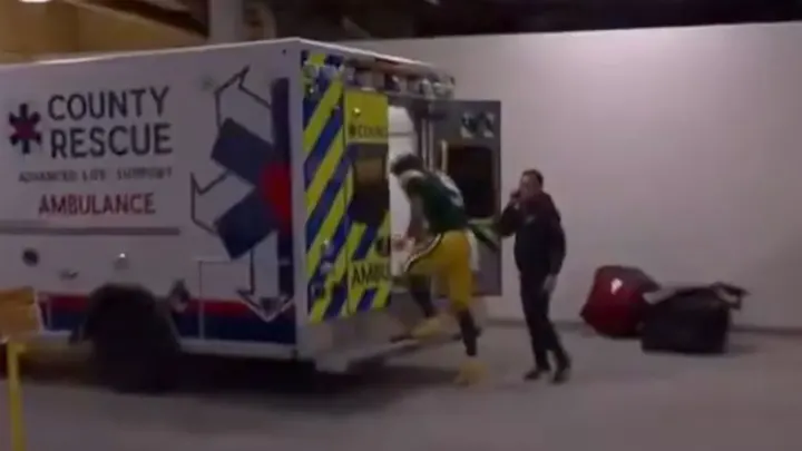 NFL Player Hospitalized Mid-Game Returns Like WWE Star To Finish Match