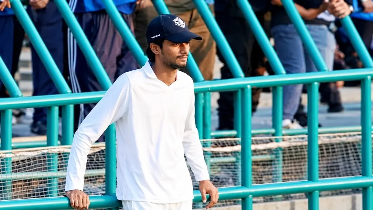 Ball Boy Goes Viral After One-Handed Grab During Pakistan And Sri Lanka Match