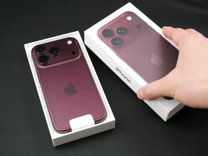 Sunken Cargo Ship iPhones Sold Below Market Rates in Iran