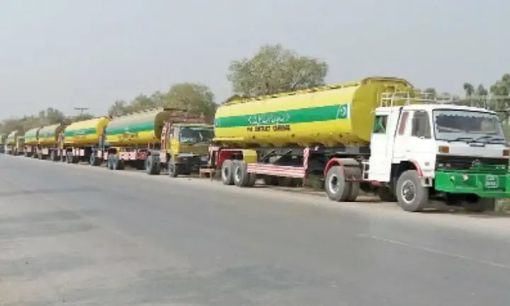 Pakistan Customs Confiscates Three Oil Tankers In Hyderabad