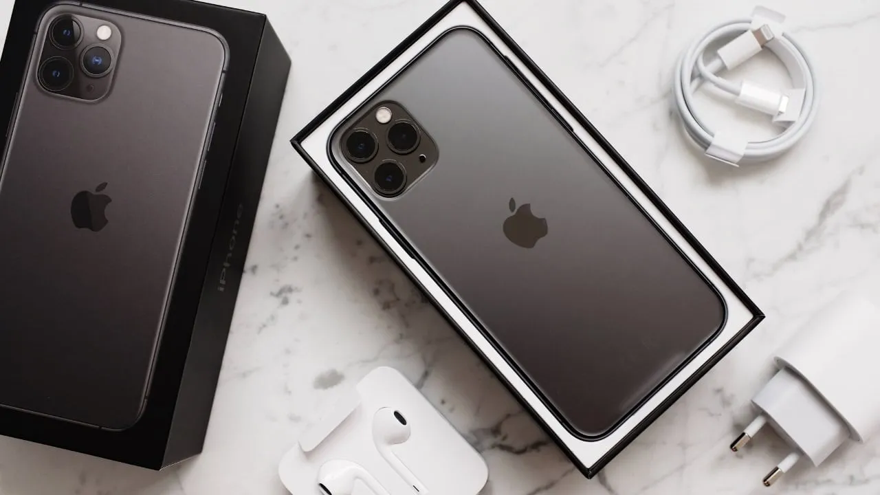 Pakistan Government Cuts Advance Income Tax On Imported Phones By 89 Percent