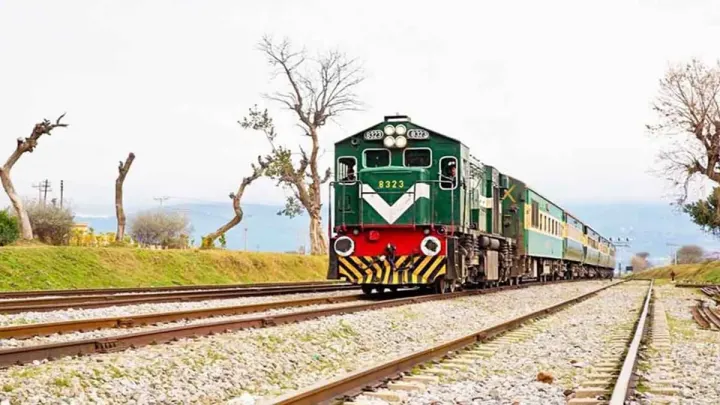 Pakistan Railways Penalizes Islamabad Express Kitchen Manager For Cleanliness Issues