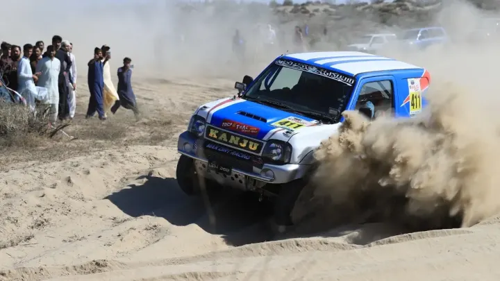 Paraglider Dies Following Crash at Thal Desert Jeep Rally in Jhang