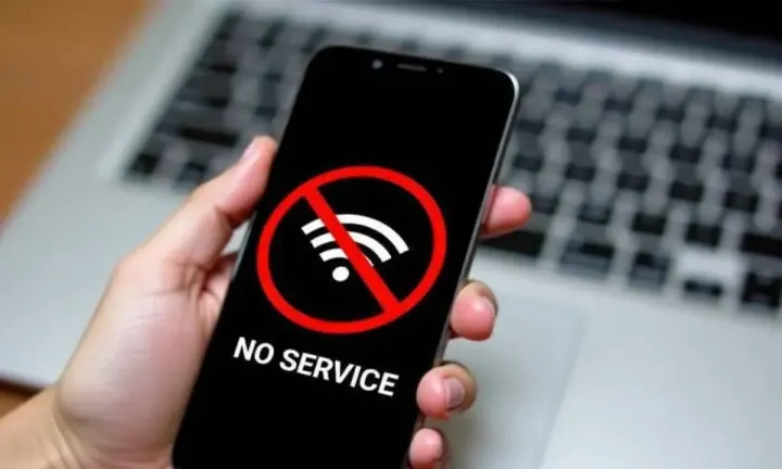 Peshawar Citizens Face Week Without Mobile Service and Daily Power Outages
