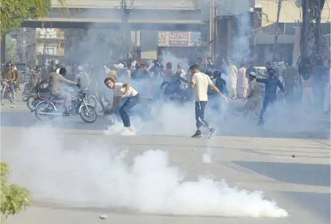 Lahore Bars Boys From Loitering Near Girls' Colleges