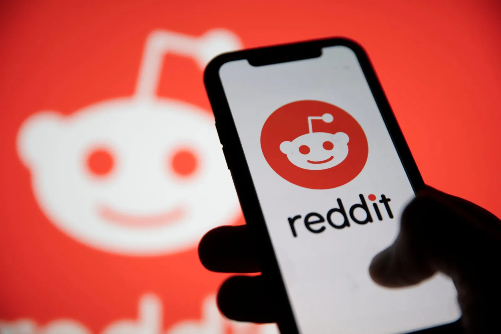 Reddit Rolls Out TikTok Style For You Feed Globally