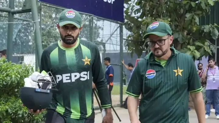 Salman Ali Agha Hoists Coach Mike Hesson After Pakistan Beats England