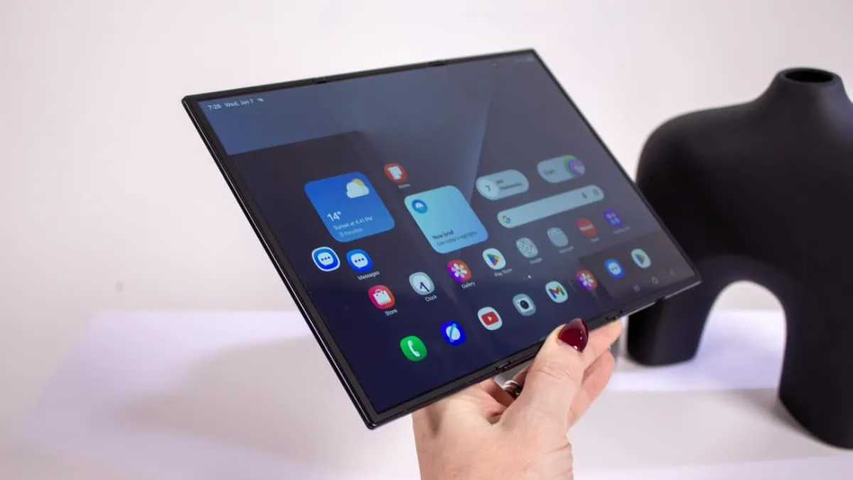 Samsung Reportedly Working on Massive 17-Inch Foldable Tablet