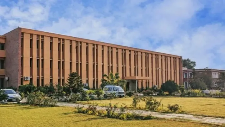 Sindh Examines Higher Retirement Age for Public University Professors