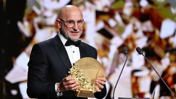 Luis de la Fuente Claim Ballon d'Or Men's Coach of the Year Trophy
