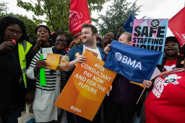 Senior NHS Doctors Plan Two-Day Strike Over Pay Disputes